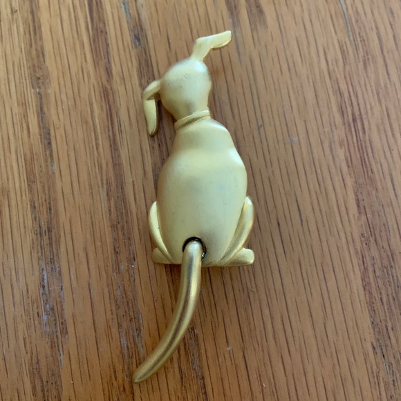 Jewelry - Gold tone metal Dog Brooch with moving tail